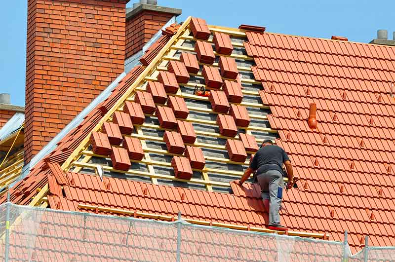 Travaux de couverture et zinguerie - PROBIORENOV : artisan couvreur zingueur en Belgique : Région Flamande, Wallonne et Bruxelles ... Namur, Flandre, Wallonnie, Bruxelles, Liège ....  : Travaux de couverture et faîtage en neuf et en rénovation. Dépannage urgent de fuite sur toit ! Pose et rénovation de toiture en zinc et des différents éléments de zinguerie : gouttière, corniche, bande de rives …. intervention en BELGIQUE : région Flamande, Wallonne et Bruxelles, Namur, Liège …. PROBIORENOV : entreprise de couverture en Belgique