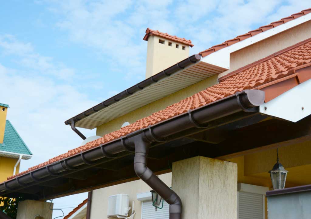 Travaux de couverture et zinguerie - PROBIORENOV : artisan couvreur zingueur en Belgique : Région Flamande, Wallonne et Bruxelles ... Namur, Flandre, Wallonnie, Bruxelles, Liège ....  : Travaux de couverture et faîtage en neuf et en rénovation. Dépannage urgent de fuite sur toit ! Pose et rénovation de toiture en zinc et des différents éléments de zinguerie : gouttière, corniche, bande de rives …. intervention en BELGIQUE : région Flamande, Wallonne et Bruxelles, Namur, Liège …. PROBIORENOV : entreprise de couverture en Belgique