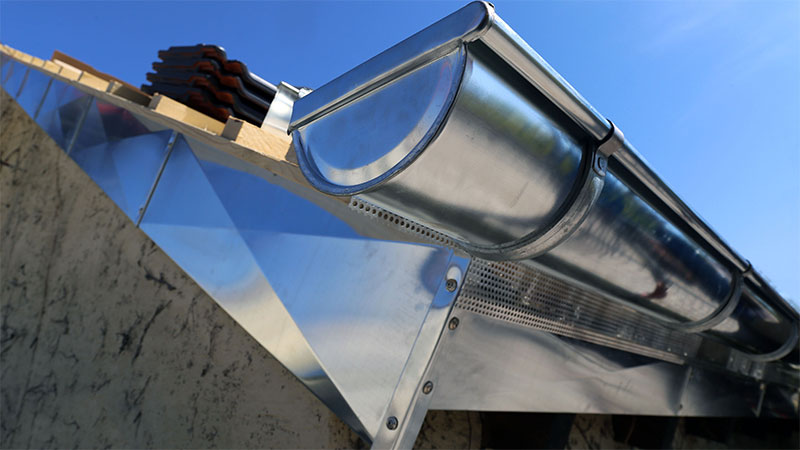 Travaux de couverture et zinguerie - PROBIORENOV : artisan couvreur zingueur en Belgique : Région Flamande, Wallonne et Bruxelles ... Namur, Flandre, Wallonnie, Bruxelles, Liège ....  : Travaux de couverture et faîtage en neuf et en rénovation. Dépannage urgent de fuite sur toit ! Pose et rénovation de toiture en zinc et des différents éléments de zinguerie : gouttière, corniche, bande de rives …. intervention en BELGIQUE : région Flamande, Wallonne et Bruxelles, Namur, Liège …. PROBIORENOV : entreprise de couverture en Belgique